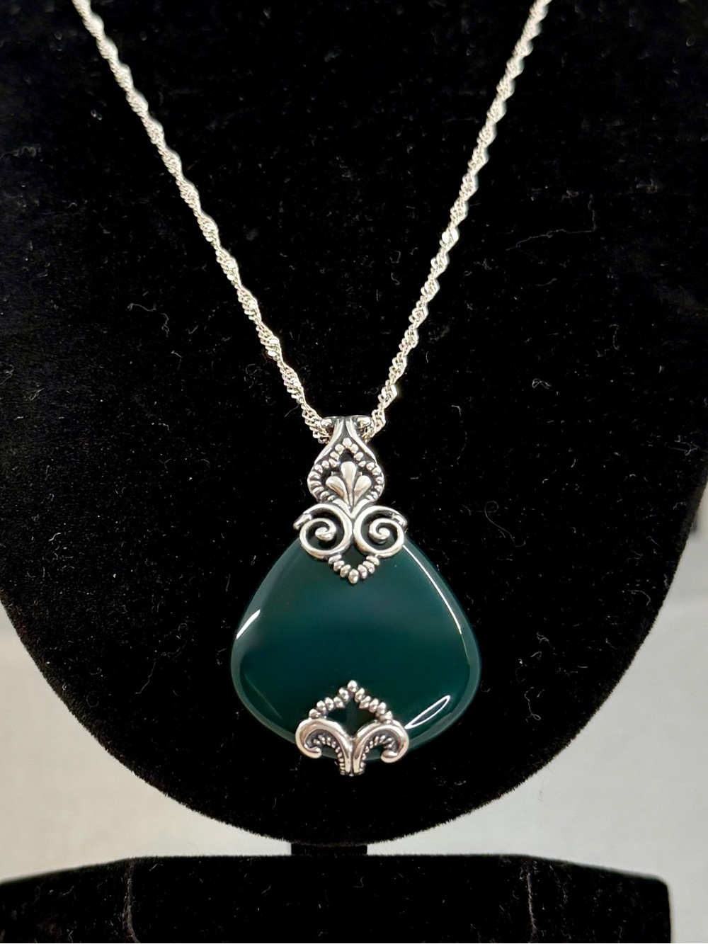 CAROLYN POLLACK Sterling Silver Dark Green Stone Filigree Pendant Necklace
